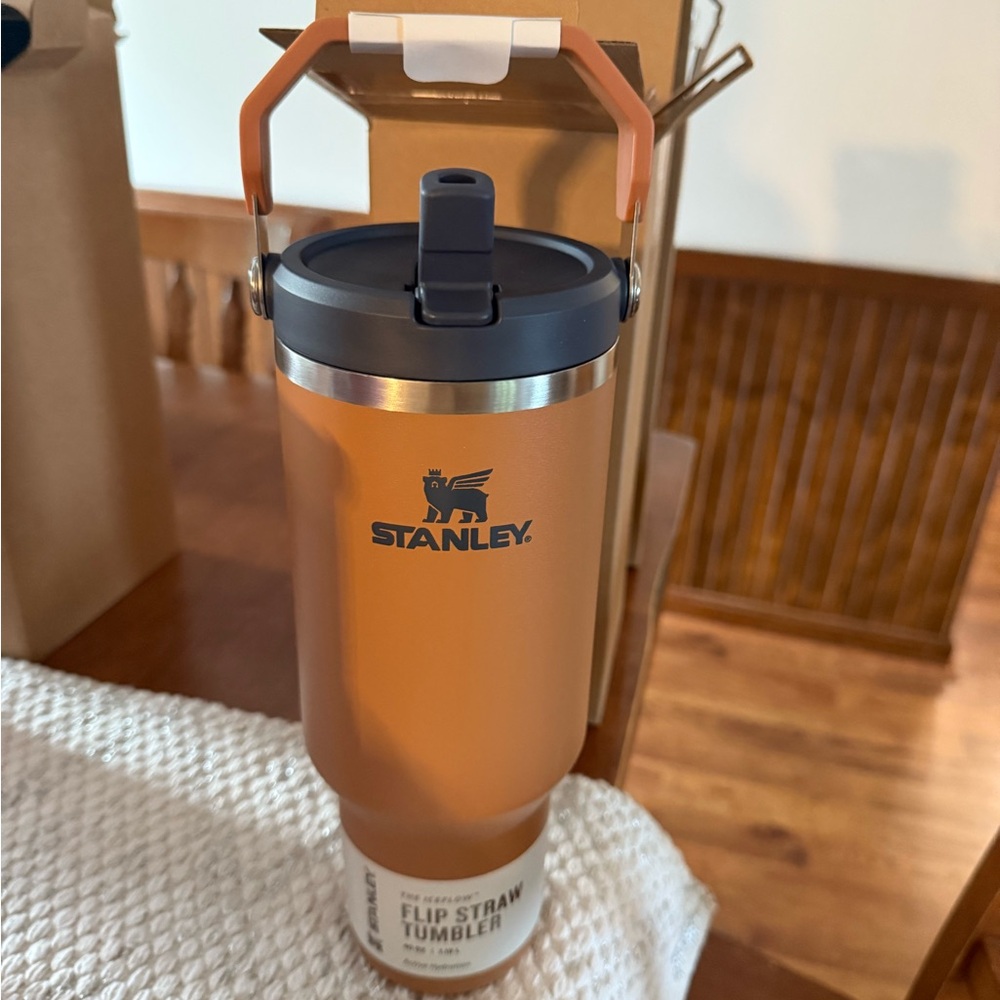 Stanley Vibrant brown Tumbler with Flip Straw